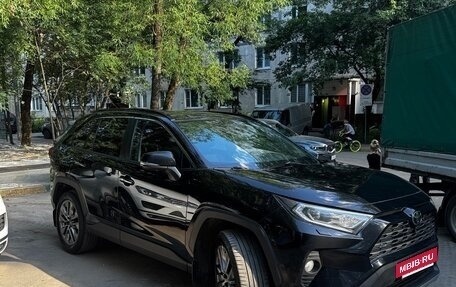 Toyota RAV4, 2020 год, 3 690 000 рублей, 3 фотография