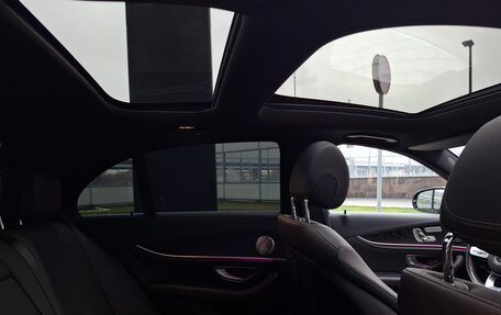 Mercedes-Benz E-Класс, 2020 год, 4 090 000 рублей, 24 фотография