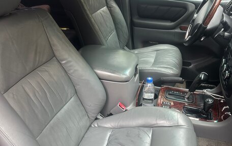 Toyota Land Cruiser 100 рестайлинг 2, 2000 год, 1 550 000 рублей, 17 фотография