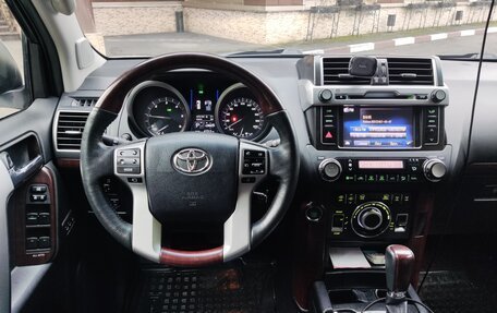 Toyota Land Cruiser Prado 150 рестайлинг 2, 2017 год, 3 999 981 рублей, 4 фотография