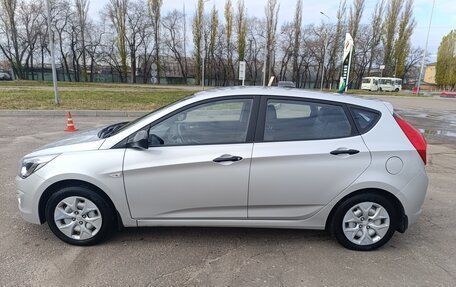 Hyundai Solaris II рестайлинг, 2016 год, 880 000 рублей, 3 фотография