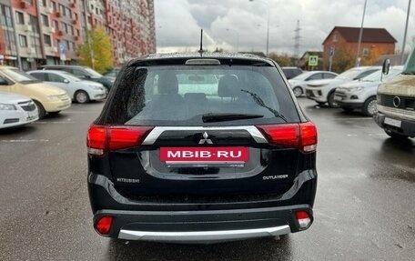 Mitsubishi Outlander III рестайлинг 3, 2015 год, 1 675 000 рублей, 4 фотография