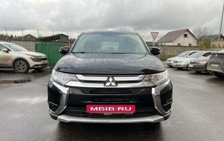 Mitsubishi Outlander III рестайлинг 3, 2015 год, 1 675 000 рублей, 3 фотография