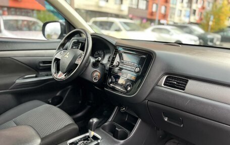 Mitsubishi Outlander III рестайлинг 3, 2015 год, 1 675 000 рублей, 7 фотография