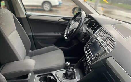 Volkswagen Tiguan II, 2017 год, 1 850 000 рублей, 5 фотография