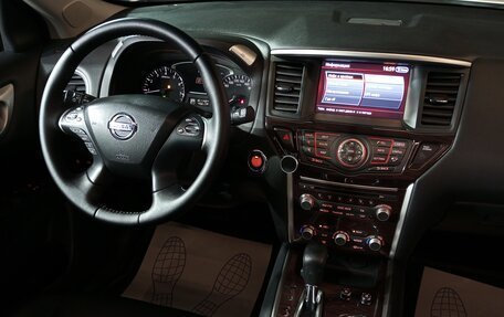 Nissan Pathfinder, 2015 год, 1 600 000 рублей, 11 фотография