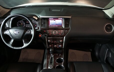 Nissan Pathfinder, 2015 год, 1 600 000 рублей, 10 фотография