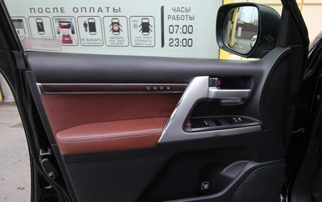 Toyota Land Cruiser 200, 2017 год, 4 915 000 рублей, 14 фотография