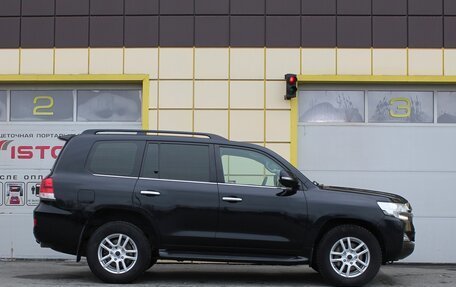 Toyota Land Cruiser 200, 2017 год, 4 915 000 рублей, 7 фотография