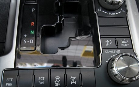 Toyota Land Cruiser 200, 2017 год, 4 915 000 рублей, 12 фотография