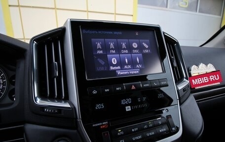 Toyota Land Cruiser 200, 2017 год, 4 915 000 рублей, 21 фотография