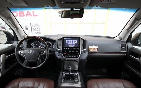 Toyota Land Cruiser 200, 2017 год, 4 915 000 рублей, 33 фотография