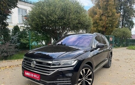 Volkswagen Touareg III, 2018 год, 3 950 000 рублей, 1 фотография
