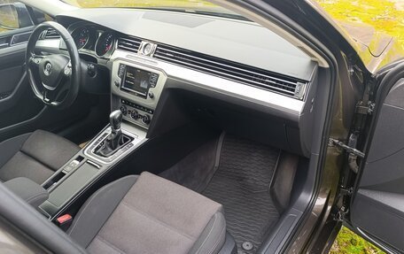 Volkswagen Passat B8 рестайлинг, 2017 год, 1 480 000 рублей, 36 фотография