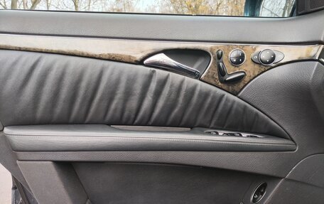 Mercedes-Benz E-Класс, 2004 год, 830 000 рублей, 24 фотография