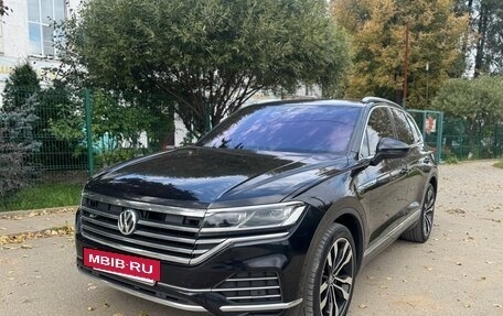 Volkswagen Touareg III, 2018 год, 3 950 000 рублей, 2 фотография