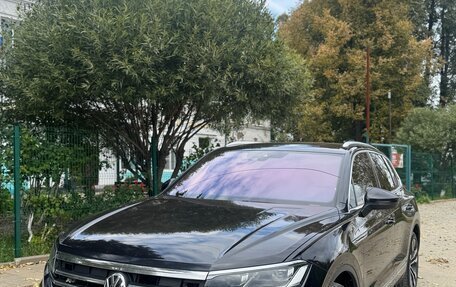 Volkswagen Touareg III, 2018 год, 3 950 000 рублей, 21 фотография