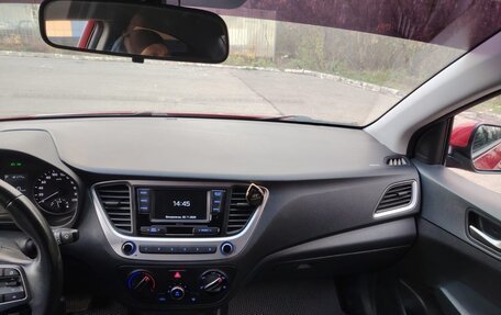 Hyundai Solaris II рестайлинг, 2018 год, 1 300 000 рублей, 13 фотография