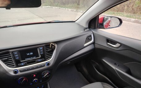 Hyundai Solaris II рестайлинг, 2018 год, 1 300 000 рублей, 15 фотография