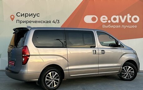 Hyundai Grand Starex Grand Starex I рестайлинг 2, 2020 год, 3 980 000 рублей, 6 фотография