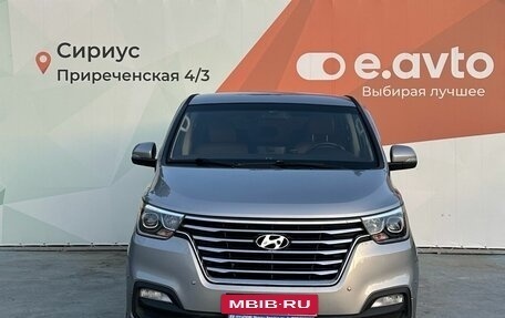 Hyundai Grand Starex Grand Starex I рестайлинг 2, 2020 год, 3 980 000 рублей, 2 фотография