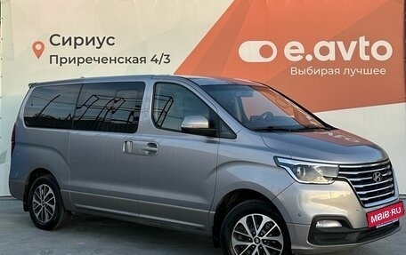 Hyundai Grand Starex Grand Starex I рестайлинг 2, 2020 год, 3 980 000 рублей, 3 фотография