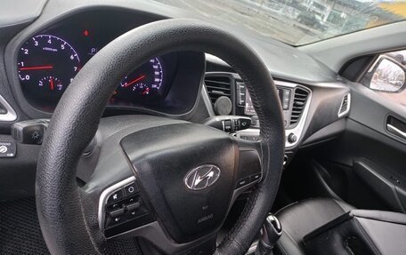 Hyundai Solaris II рестайлинг, 2018 год, 599 000 рублей, 9 фотография