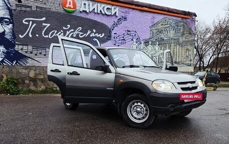 Chevrolet Niva I рестайлинг, 2010 год, 425 000 рублей, 3 фотография