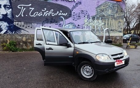 Chevrolet Niva I рестайлинг, 2010 год, 425 000 рублей, 2 фотография