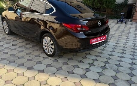 Opel Astra J, 2014 год, 1 000 000 рублей, 5 фотография