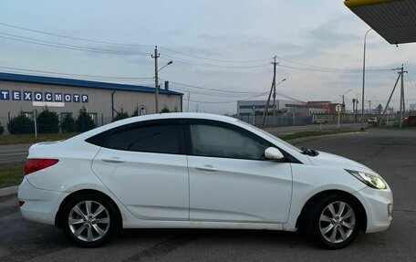 Hyundai Solaris II рестайлинг, 2012 год, 800 000 рублей, 2 фотография