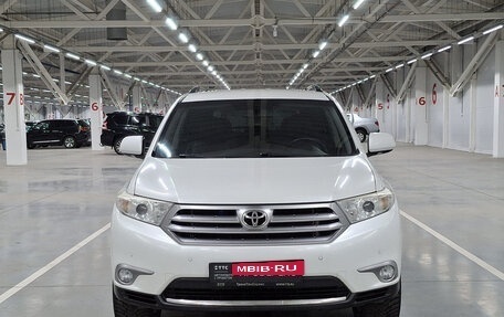 Toyota Highlander III, 2012 год, 1 785 000 рублей, 2 фотография
