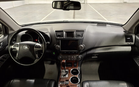 Toyota Highlander III, 2012 год, 1 785 000 рублей, 17 фотография