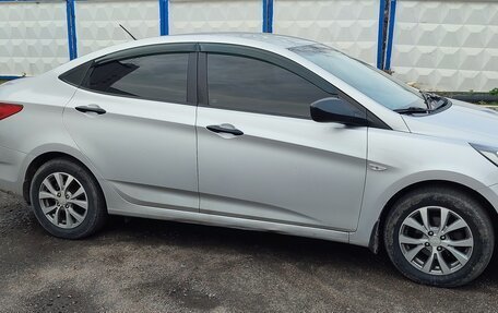 Hyundai Solaris II рестайлинг, 2014 год, 790 000 рублей, 3 фотография
