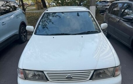 Nissan Sunny B15, 1998 год, 300 000 рублей, 2 фотография