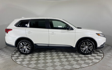 Mitsubishi Outlander III рестайлинг 3, 2017 год, 1 990 000 рублей, 4 фотография