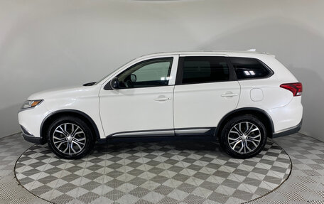 Mitsubishi Outlander III рестайлинг 3, 2017 год, 1 990 000 рублей, 8 фотография