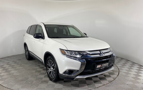 Mitsubishi Outlander III рестайлинг 3, 2017 год, 1 990 000 рублей, 3 фотография