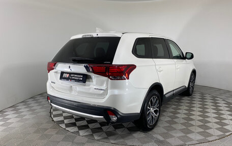 Mitsubishi Outlander III рестайлинг 3, 2017 год, 1 990 000 рублей, 5 фотография