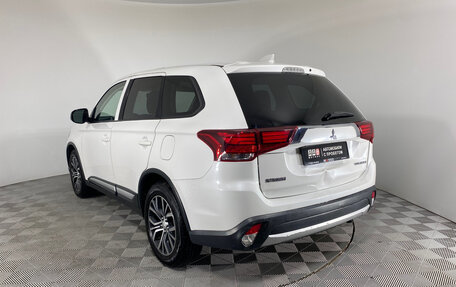 Mitsubishi Outlander III рестайлинг 3, 2017 год, 1 990 000 рублей, 7 фотография