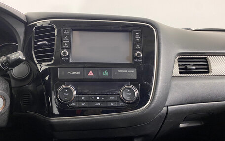 Mitsubishi Outlander III рестайлинг 3, 2017 год, 1 990 000 рублей, 11 фотография