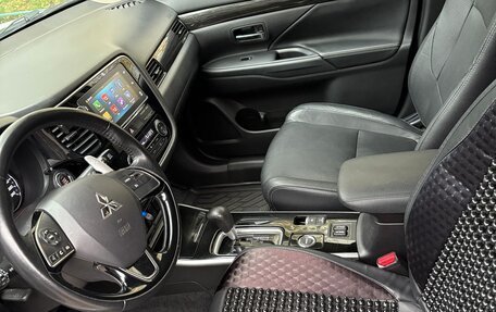 Mitsubishi Outlander III рестайлинг 3, 2018 год, 2 150 000 рублей, 8 фотография