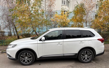 Mitsubishi Outlander III рестайлинг 3, 2018 год, 2 150 000 рублей, 2 фотография