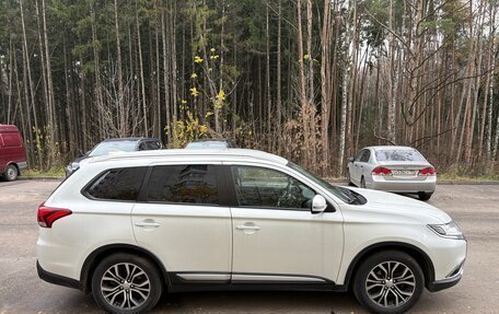 Mitsubishi Outlander III рестайлинг 3, 2018 год, 2 150 000 рублей, 5 фотография
