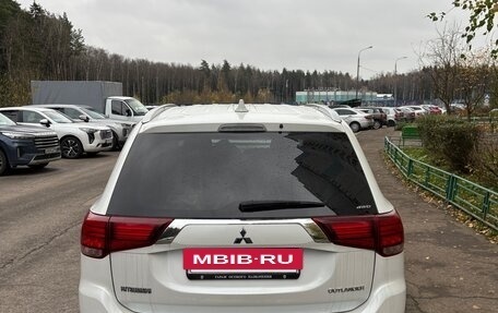 Mitsubishi Outlander III рестайлинг 3, 2018 год, 2 150 000 рублей, 6 фотография