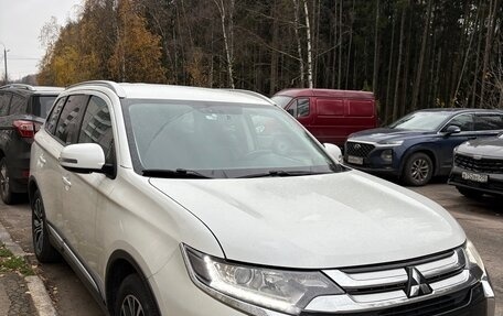 Mitsubishi Outlander III рестайлинг 3, 2018 год, 2 150 000 рублей, 4 фотография