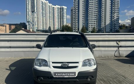 Chevrolet Niva I рестайлинг, 2016 год, 760 000 рублей, 3 фотография