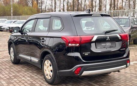 Mitsubishi Outlander III рестайлинг 3, 2018 год, 1 701 000 рублей, 5 фотография