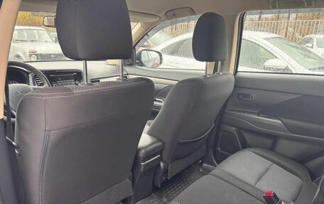 Mitsubishi Outlander III рестайлинг 3, 2018 год, 1 701 000 рублей, 10 фотография