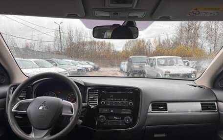 Mitsubishi Outlander III рестайлинг 3, 2018 год, 1 701 000 рублей, 13 фотография